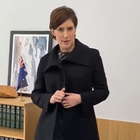 Australia, criticata per il look: il "vestito spazzatura" della parlamentare spiazza tutti Video