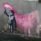 Un'opera di Banksy a Venezia? Il misterioso murales all'apertura della Biennale