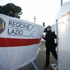 AstraZeneca sospeso, a Roma chiude il centro vaccini di Termini: cittadini in fila mandati via