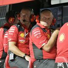 Vasseur, capolavoro a Singapore: la disponibilità di Leclerc salva le gomme di Sainz