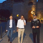 Perugia, coltellate in centro: blitz dei carabinieri. Il sindaco in pattuglia