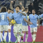Diretta Lazio-Roma dalle 18: tensione all'Olimpico, lancio di fumogeni tra le tifoserie