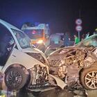 Incidente frontale tra auto, morte due donne: lo schianto terribile, distrutte le macchine