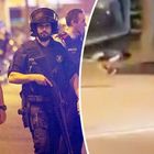 Catalogna, un altro attentato nella notte. "Auto sulla folla a Cambrils, 7 feriti. Uccisi cinque terroristi"