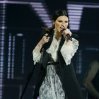 Laura Pausini, uomo spara al concerto dopo che gli era stato vietato l'ingresso: paura tra la folla