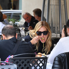 Chiara Ferragni, "abbuffata" social a pranzo a piazza del Popolo