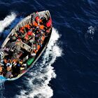 Bimba di 15 mesi dispersa nel naufragio di un barchino di migranti al largo di Lampedusa: 44 salvati