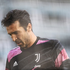 Gigi Buffon saluta per sempre la Juve: «Tolgo il disturbo». Ma non si ritirerà