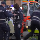 Genova, ragazza in monopattino travolta e uccisa da un tir: muore a 30 anni