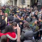 Parigi, scontri con la polizia alla manifestazione dopo l'attentato al centro culturale curdo