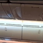 Piove a bordo dell’aereo in volo, il video che imbarazza Air India