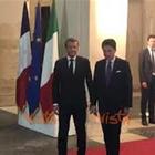 Italia-Francia, stretta di mano tra Conte e Macron a Palazzo Chigi