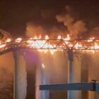Roma, incendio a Ostiense: in fiamme il Ponte dell'Industria
