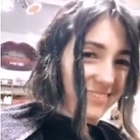 Caterina Balivo dà un taglio ai capelli: «Mi sa che sono corti, ma ricresceranno»