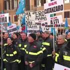 • La protesta dei Vigili del fuoco a Montecitorio: «Eroi con stipendi da fame»