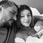 Natalia Paragoni e Andrea Zelletta, la prima foto di famiglia con la figlia Ginevra scioglie i fan: «Un'emozione troppo grande»