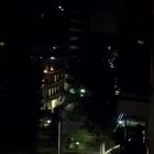 Il flash mob notturno dai balconi di Milano: telefonini accesi e applausi