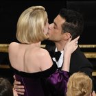 Rami Malek e il bacio appassionato a Lucy Boynton: l'amore nato sul set di Bohemian Rhapsody