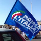 Nave Alex a Lampedusa, in porto spunta la pasionaria leghista con la bandiera "Prima gli italiani"