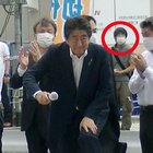 Shinzo Abe, la salma arrivata a Tokyo. Killer voleva uccidere un leader religioso: «La famiglia era indebitata»