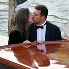 Salvini a Venezia, smoking e bacio alla fidanzata Francesca Verdini: «Sono qui per lei»