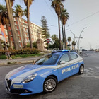 Napoli, controlli della polizia a Mergellina