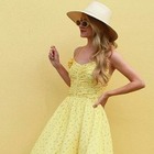Giallo mon amour, ecco il colore must have dell'estate (scelto anche da Meghan Markle) Giallo mon amour, ecco il colore must have dell'estate (scelto anche da Meghan Markle)