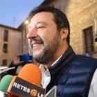 Salvini scherza: «La colica renale? Colpa di Renzi»