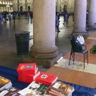 Milano, il Mein Kampf di Hitler in vendita su una bancarella in piazza del Duomo FOTO