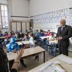 Il capo dello Stato Sergio Mattarella in visita alla multietnica scuola Manin