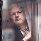 Julian Assange, la Svezia ritira le accuse di stupro, ma Londra: «Lo arresteremo»