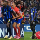 Thuram strizza le parti intime a Savic in Atletico Madrid-Inter: il difensore reagisce così