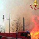 Le fiamme a Enna minacciano le case: famiglie evacuate