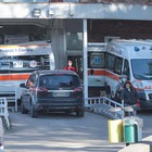 Covid a Napoli, piano contro il caos ambulanze all'ospedale Cotugno: ampliato il pronto soccorso