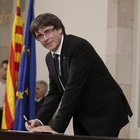 Catalogna, attesta per il discorso di Puigdemont: ipotesi indipendenza differita