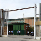 Salerno, detenuto riceve una visita dal suo cane in carcere: scoppia la polemica