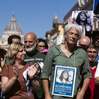 Emanuela Orlandi, sit-in a San Pietro: «Basta omertà». E Papa Francesco: sono vicino alla famiglia, soprattutto alla mamma