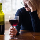 Dieta, mal di testa dopo cena? Controlla l’etichetta del vino