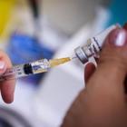 Influenza, allerta per 7 vaccini. L'Aifa: «Possibile lattice nei contenitori, rischi per gli allergici»