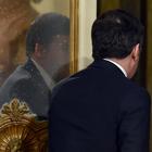 • Mattarella: "Dimissioni congelate, prima legge bilancio"