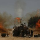 Israele e Gaza, è guerra: razzi sull'aeroporto di Tel Aviv. Gantz: «No cessate il fuoco»