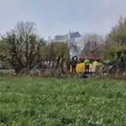 Ultraleggero si schianta nel giardino di una casa a Trevignano: due morti. L'arrivo dei soccorsi