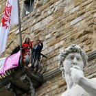 La preside licenziata sbarca a Firenze. La visita al David di Michelangelo: «L'arte non è porno»