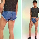 Hot pants da uomo a soli 12 euro, i social insorgono: «Sono disgustosi». Ma sullo shop online vanno a ruba