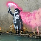 immagine Banksy conferma la presenza a Venezia: il murale della bambina è suo