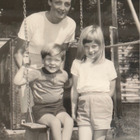 Lady Diana, la rara foto da bambina e il tenero ricordo del fratello Charles: «Eravamo felici»