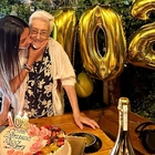 Elisabetta Gregoraci, 102 anni per la nonna: «Grata di questo traguardo insieme». Il commento di Caterina Balivo fa sorridere i fan