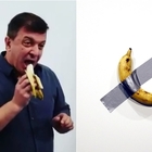 Si sono mangiati la banana da 120 mila dollari di Maurizio Cattelan