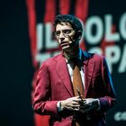 Milano, Valerio Lundini sold out in due teatri. «Vi farò ridere con amori, musical anni 80 e 007»