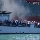 Arrestati 23 tunisini e sequestrata "nave madre": trasportavano migranti in Italia